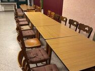 Möbel, Tische und Stühle, viel Geschirr (Teller, Gläser, Tassen usw. - Aldenhoven