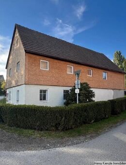 Teilsaniertes Einfamilienhaus mit Charme auf keinem Grundstück - Löbau
