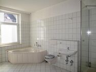 Objekt-Nr.: 74/22 - schöne vermietete 3-Zimmer-Etagen-ETW mit Wanne, Dusche und Balkon im 1. OG in Plauen - Plauen