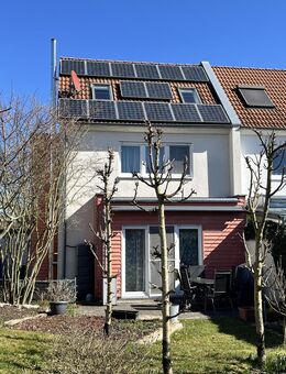 Wohnen im sonnigen Grün... vermietetes Reiheneckhaus mit Keller, Doppelcarport und Garten, Grund 354m², Wohnfl. 130m² - Haßfurt