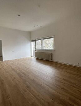 Großzügige 4-Zimmer-Wohnung mit Parkblick und zwei Balkonen in zentraler Lage von Hanau - Hanau (Brüder-Grimm-Stadt)