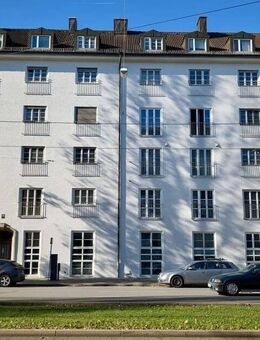 3 Zimmer * WG Geeignet * Leopoldstr. * Neu Renoviert * ab dem 01.08 - München