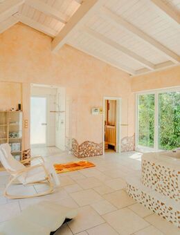 Wohnoase mit Hallenbad & Spa - exklusives EFH mit großem Garten und voller Privatsphäre - Cadolzburg