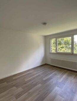 Gepflegte 2-Zimmer-Wohnung im Dachgeschoss mit Dusche in Wilhelmshaven City - Wilhelmshaven