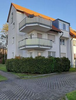 Wohnresidenz Ponitz: frisch renovierte 3-Zimmer-Wohnung mit Balkon und Tiefgaragen-Stellplatz - Ponitz