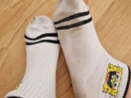 Getragene weiße Sneaker Socken - Berlin