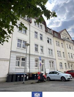 Döbeln! Erste eigene Wohnung? Balkon, separate Küche, Tageslichtbad mit Wanne! - Döbeln