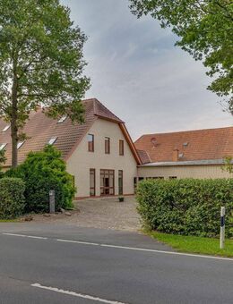 Geräumiges ZFH mit riesigem Grundstück, div. Nebengebäuden, Pferdeboxen, Reitplätzen, Ställen uvm. - Oyten