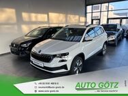 Skoda Karoq, Style Digi elektr Heckkl vo hi LichtAssist Connect Sunset Ladeboden Armlehne Metallic, Jahr 2024 - Beilngries