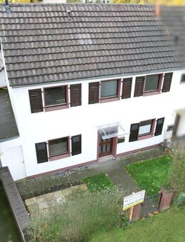 Sankt Augustin-Mülldorf: Helles Stadthaus mit Stellplatz - provisionsfrei und zentral gelegen! - Sankt Augustin