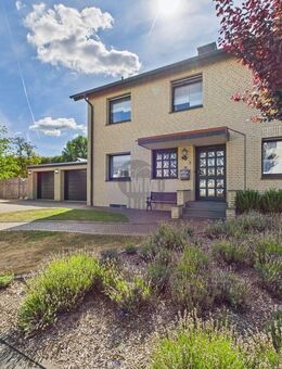 Massiv gebautes Zweifamilienhaus mit Kamin, Balkon & liebevollem Garten - Herzebrock-Clarholz