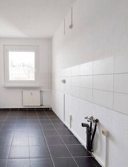 Frischrenoviert mit Tageslichtbad *Badewanne + Dusche* - Dresden