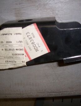 MD083873 Halter Stützlager Motor Mitsubishi Galant E10 - Hannover Vahrenwald-List