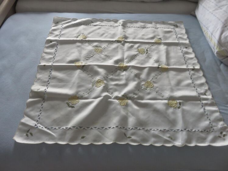 Tischdecke 80 x 90 cm zu verschenken - Stuttgart