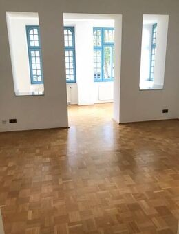 IMPOSANTE WOHNUNG MIT WINTERGARTEN UND PARKETT - Chemnitz