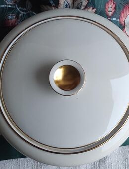 KPM Terrine aus der Serie Ivory mit Gold Applikation - Köln