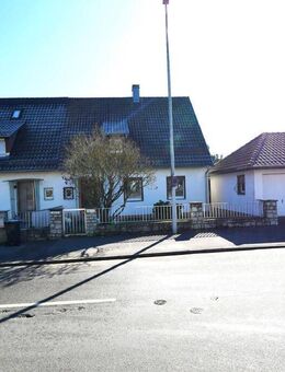 DHH im Heimatring mit Doppelgarage und großem Garten - Coburg