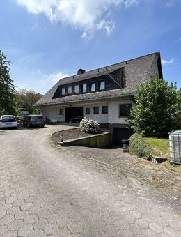 Wohnen im Grünen: Erdgeschosswohnung in einem gepflegten Zweifamilienhaus mit Terrasse und Garten - Menden (Sauerland)