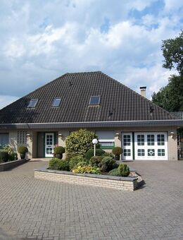 Raumwunder! Großzügiger und toll gepflegter Winkelwalmdachbungalow, Gestaltungspotenzial vorhanden ! - Meppen