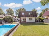 **HIER LÄSST ES SICH AUCH BEI HITZE BESTENS AUSHALTEN! POOL - LOUNGE ECKE - KLIMATISIERT!** - Blankenfelde-Mahlow