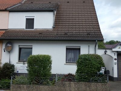 Preisgünstige, kleine,gemütliche DHH mit Anbau, Garage, Garten und Stellplatz