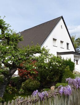 ZIEGELSTEIN-KÜNSTLERVIERTEL: SEHR GEPFLEGTE DOPPELHAUSHÄLFTE MIT GROSSEM TRAUMGARTEN UND GARAGE - Nürnberg