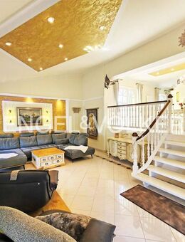 Exklusive Villa mit Indoorpool und Einliegerwohnung in idyllisch ländlicher Lage zischen Hachenburg und Altenkirchen - Altenkirchen (Westerwald)