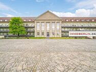 IMMOBERLIN.DE - Vortreffliche Altbauwohnung mit Sonnenbalkon + Pkw-Stellplatz in sehr familienfreundlicher Lage - Berlin