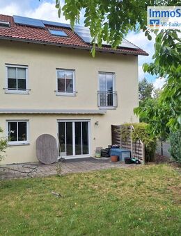 Stilvolles Reiheneckhaus mit Garten und zwei PKW-Stellplätzen - Rückersdorf (Bayern)