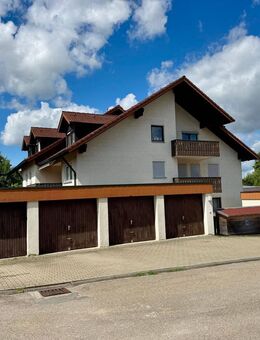3,5 Zi.-Wohnung mit Einbauküche, Balkon und Einzelgarage in schöner Siedlungslage von Lauchheim - Lauchheim