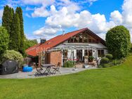 Energetisch modernisiertes Einfamilienhaus mit Einliegerwohnung in sonniger Ortsrandlage mit unverbaubarem Alpenblick - Burggen