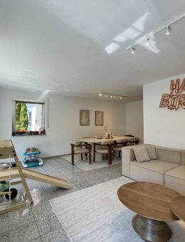Attenkirchen: moderne DHH (BJ 2008), 2025 modernisiert - ca. 164 m², 6 Zimmer, Garage und 3 Stellplätz - Attenkirchen