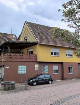 Wohnen wie im Einfamilienhaus -Maisonettenwohnung in Esthal mit zwei Balkonen und Garage, - Esthal