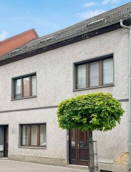 Wohnen und Arbeiten unter einem Dach: Charmantes Zweifamilienhaus mit Gewerbeeinheit in Meerane - Meerane