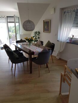 Sonnige 3,5 Dachgeschosswohnung mit Galerie und Balkon - Owingen