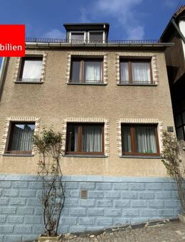 Kleines Reihenendhaus mit schöner Terrasse - Leutenberg