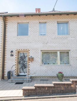 IN DER MITTE - gepflegtes Reihenmittelhaus mit Garage und Garten in Merchweiler! - Merchweiler
