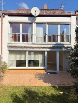 Helles Reihenmittelhaus im Dornröschenschlaf mit Ausbaupotential - Erlangen