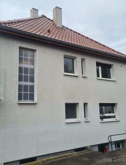 Haus mit 2 Wohnungen und Lagerhalle - Gondelsheim