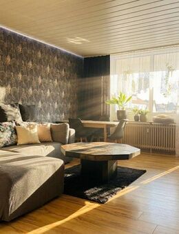 MANNELLA *Wohnen oder investieren: Eigentumswohnung in Lohmar mit Balkon, Keller und Außenparkplatz* - Lohmar