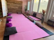Massagen & indische Yogalehre im Studio. - München