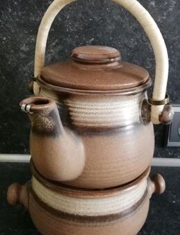 Teekanne mit Stövchen aus Steingut "Original Gerzit" statt 69 €. - Köln