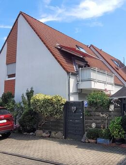 Ausgefallene 3-Zi.-Maisonette-Wohnung mit Einbauküche und Sonnenbalkon in der Waldsiedlung - Leverkusen