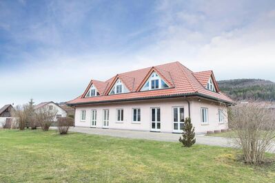 Großzügiges, modernes 2 Familienhaus in toller Lage