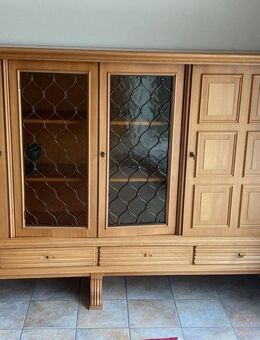 → Großer Schrank Vitrine Holzschrank Massivholz - Überlingen Zentrum