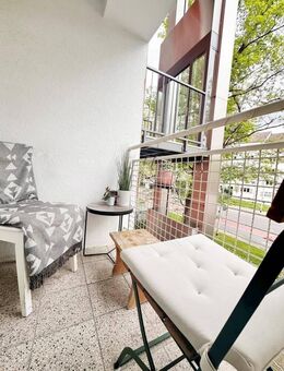 helle 1-Zimmer Wohnung im 1.OG mit Loggia, inkl. Keller im Herzen Freiburgs - Freiburg (Breisgau)