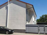 Attraktive Doppelhaushälfte mit moderner Ausstattung, Sauna und großer Sonnenterrasse - Philippsburg