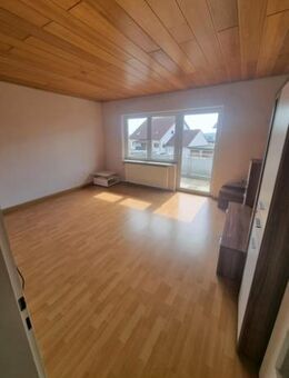 Zweifamilienhaus (Doppelhaushälfte) mit Einliegerwohnung und Garage in Geldersheim - Geldersheim