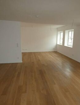 **Gemütliche 2,5-Zimmer-Wohnung mit EBK in kernsaniertem Altbau Whg12 - ab sofort** - Dinkelsbühl