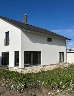 Belagsfertiger Neubau statt sanierungsbedürftiger Bruchbude - KfW55 EFH mit Doppelgarage,Garten uvm. - Nordendorf